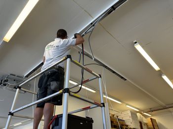 Unser Servicetechniker beim Löten einer Leitung