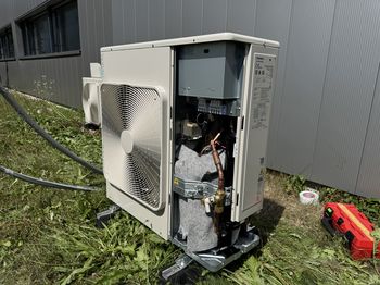 Das Aussengerät wurde gründlich überprüft und anschliessend wieder fachgerecht zusammengebaut.